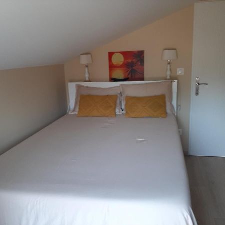 Logement Confortable Dans Residence Privee A Amplepuis Bagian luar foto