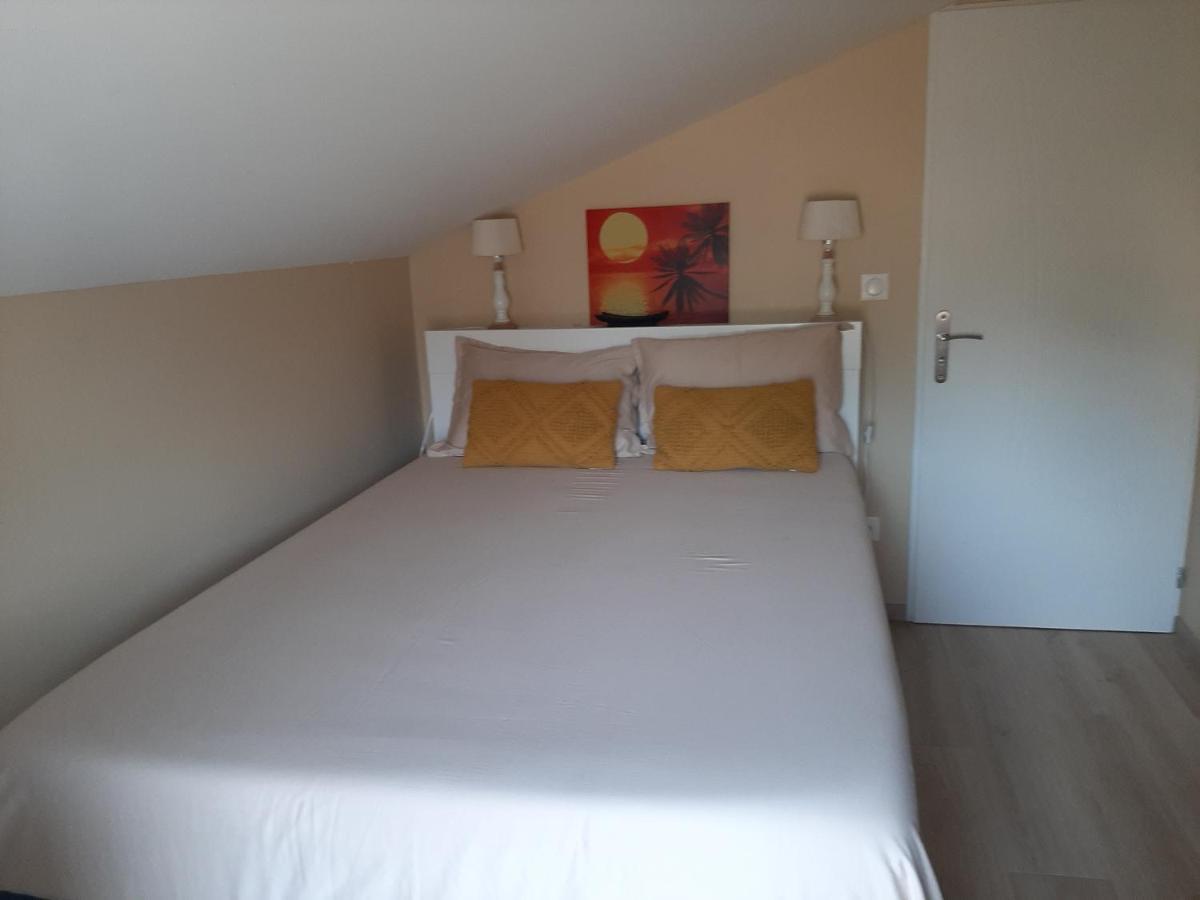 Logement Confortable Dans Residence Privee A Amplepuis Bagian luar foto
