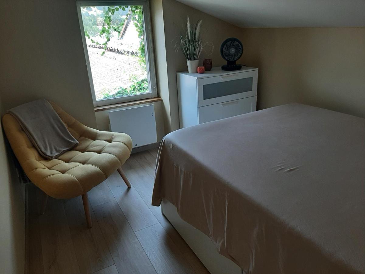 Logement Confortable Dans Residence Privee A Amplepuis Bagian luar foto