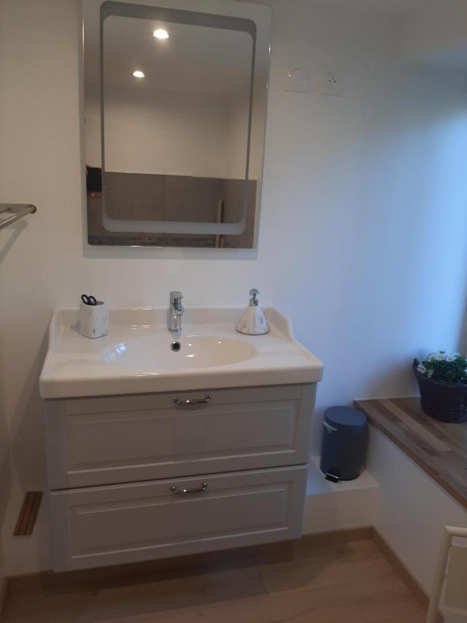 Logement Confortable Dans Residence Privee A Amplepuis Bagian luar foto