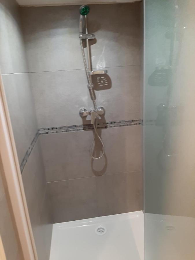 Logement Confortable Dans Residence Privee A Amplepuis Bagian luar foto